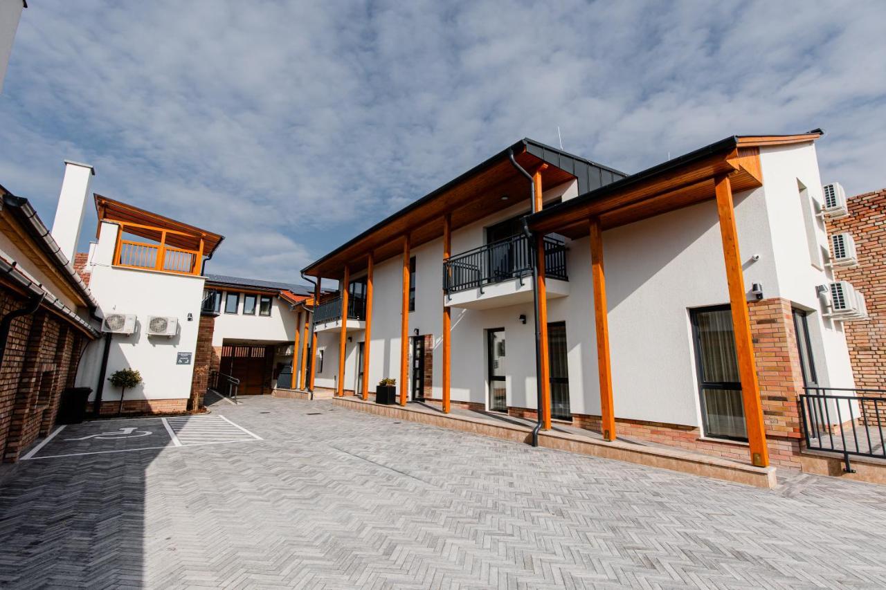H11 Rooms Esztergom Exterior foto